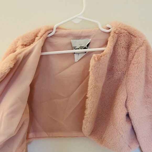 Beautiful jacket - Picture 3 of 5